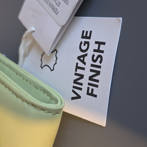 THE SAK NWT Fernwood Key Lime Large Leather Wallet - Picture 13 of 14